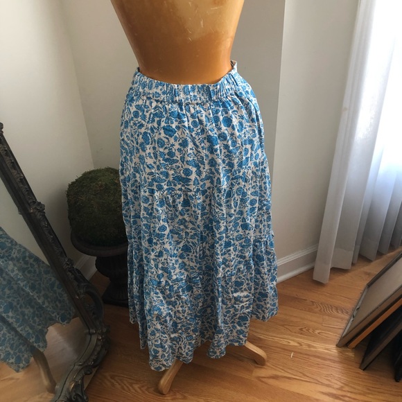 Women’s Universal Threads blue and white floral skirt S - Picture 3 of 8